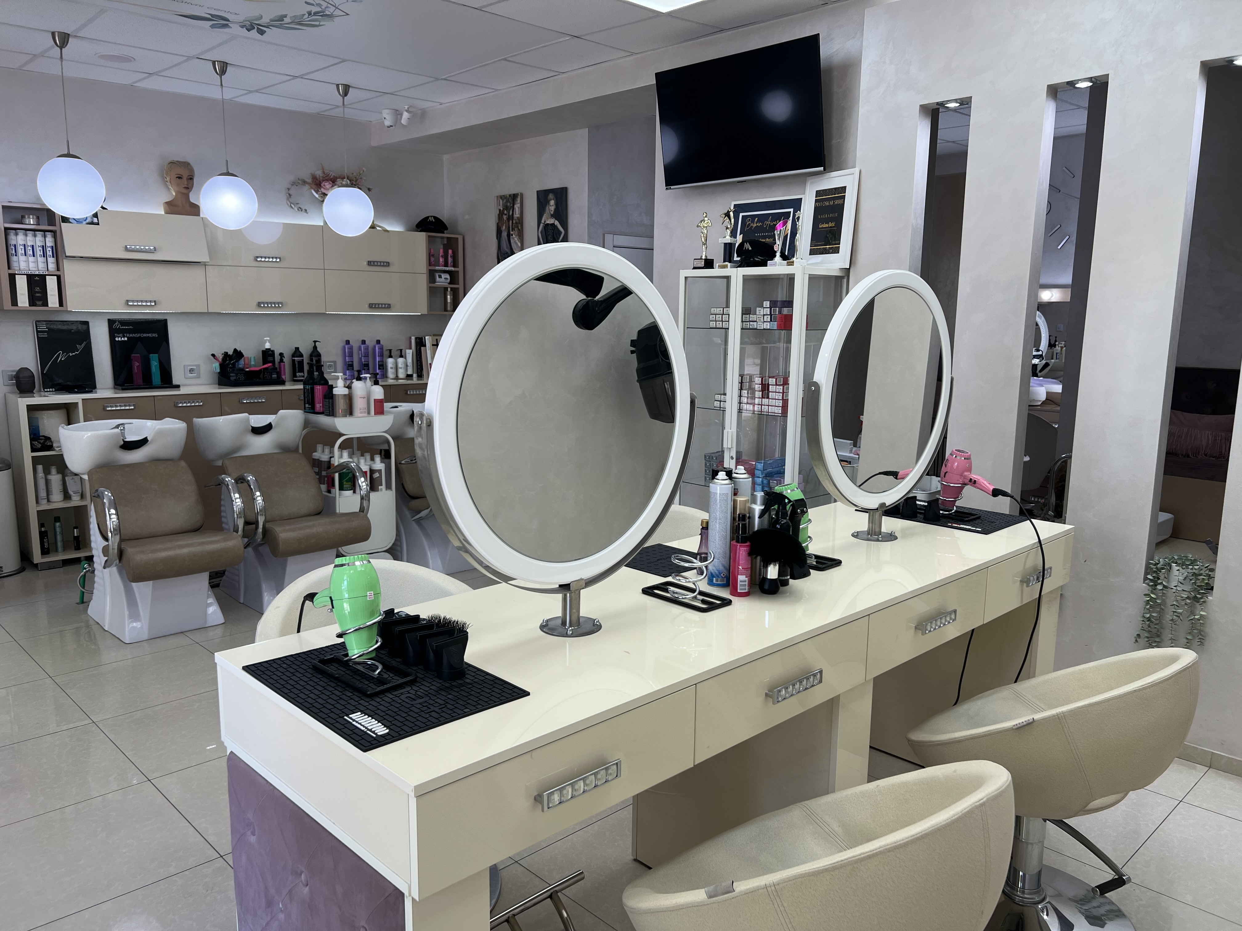 Salon interior 2